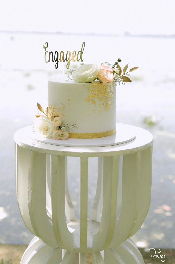 Custom wedding cake by Cake by O2, Colombo
