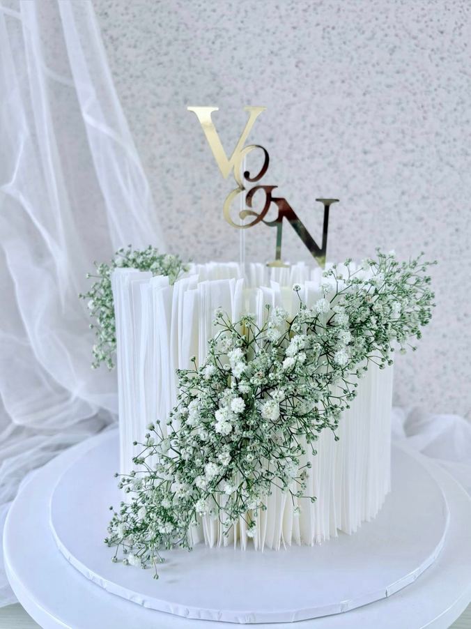 Custom wedding cake by Cake by O2, Colombo
