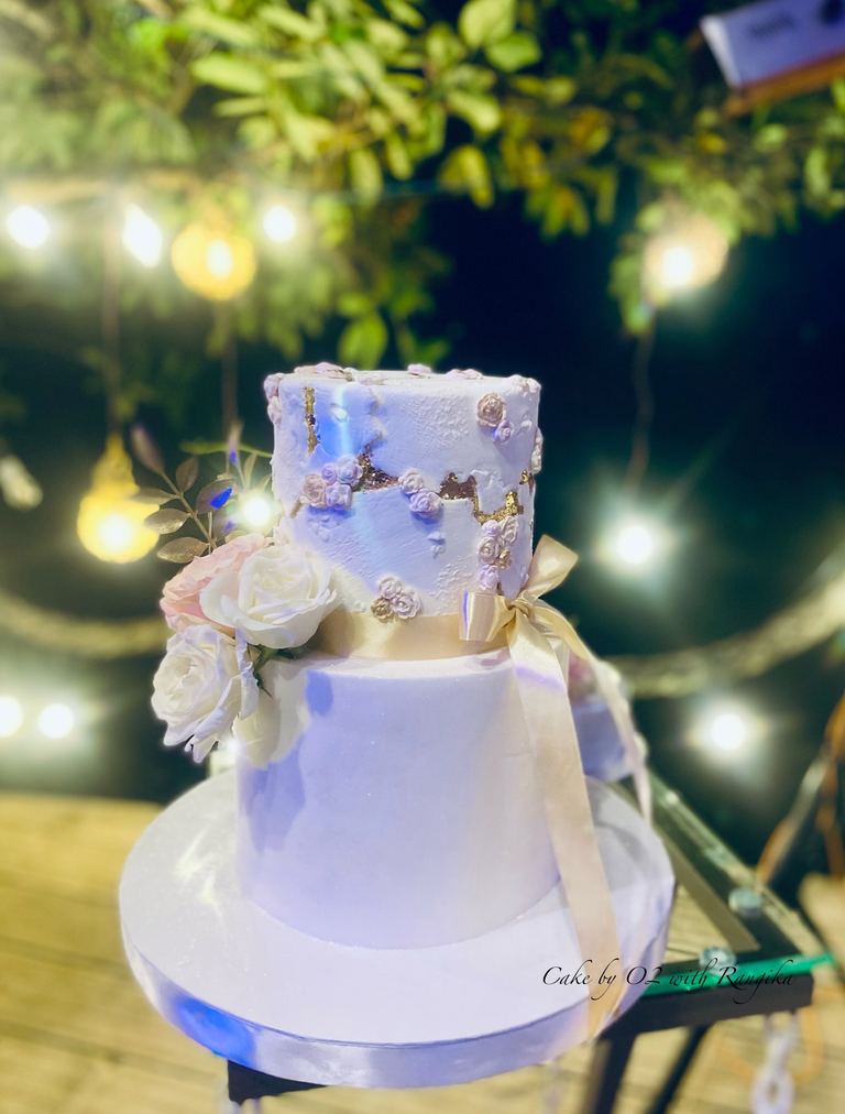 Custom wedding cake by Cake by O2, Colombo