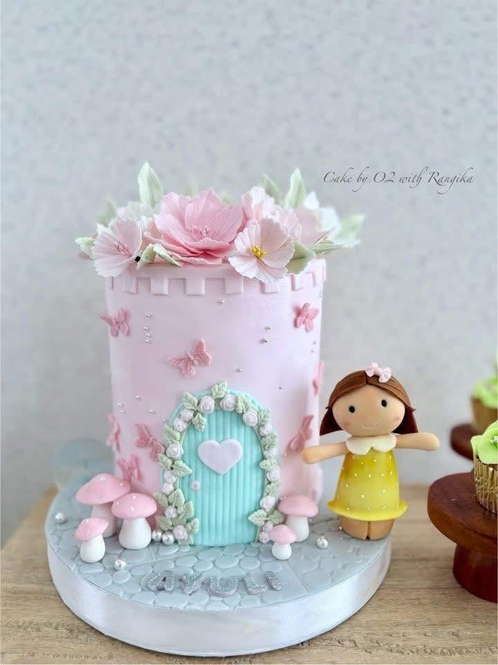 Custom birthday cake by Cake by O2, Colombo