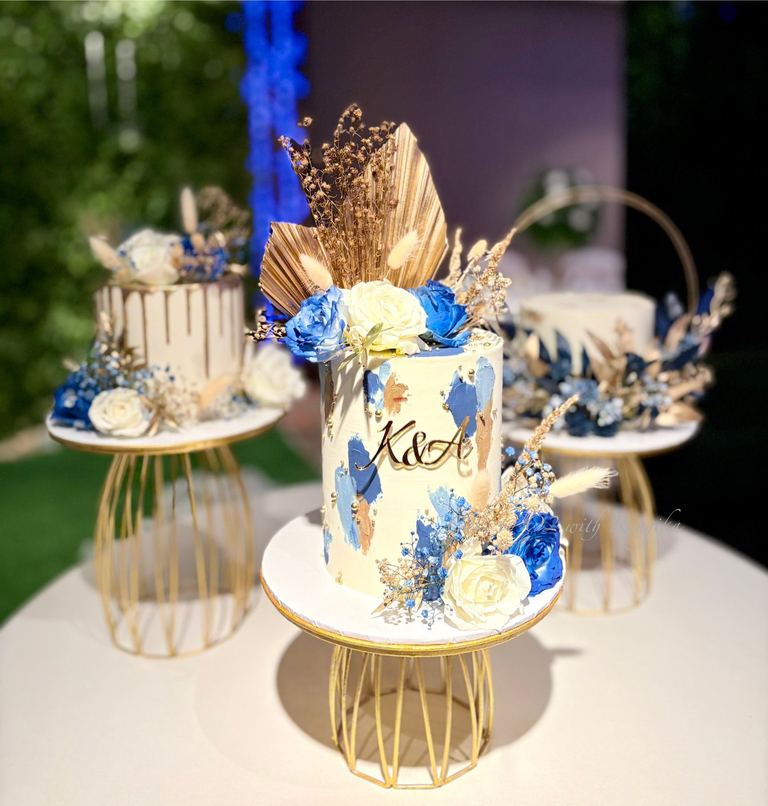 Custom wedding cake by Cake by O2, Colombo